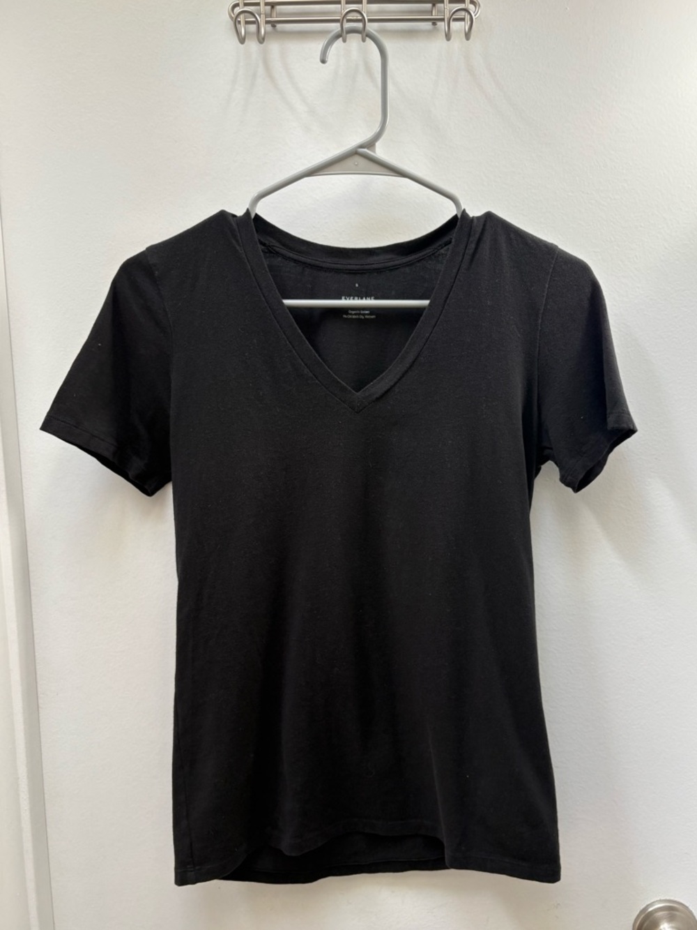 Everlane Black V-Neck Women's Tee